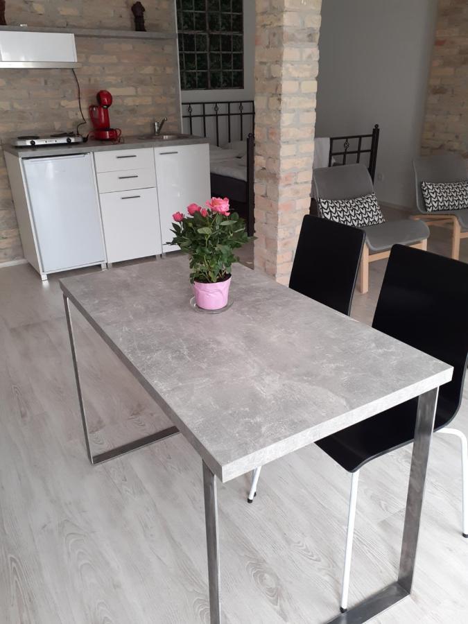 Flora Novi Sad Appartement Buitenkant foto