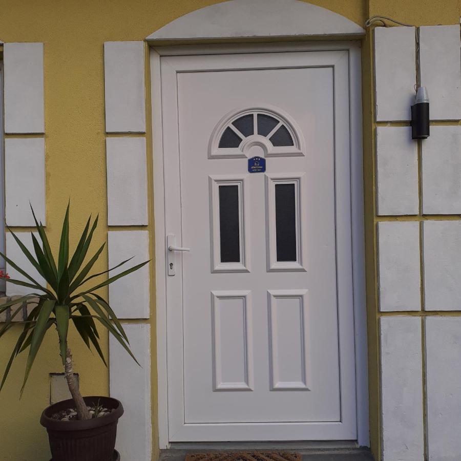Flora Novi Sad Appartement Buitenkant foto
